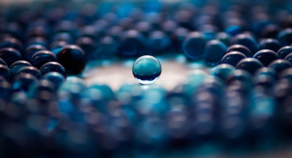 blue-abstract-glass-balls(1)